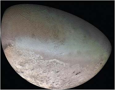 FIGURE 7.11 Neptune’s moon Triton. The coldest body Voyager 2 observed has a polar cap of frozen nitrogen marked by dark streaks of dust deposited by plumes of geysers erupting from its surface. SOURCE: Courtesy of NASA/JPL.