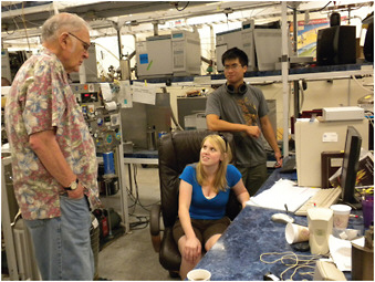 FIGURE 6.2 Nobel Laureate F. Sherwood Rowland sharing research opportunities with two undergraduate participants in a SARP project. SOURCE: National Suborbital Education and Research Center, University of North Dakota.