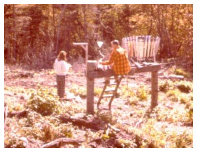 Gene E. Likens and field assistant
Marilyn Fox collect a
rain sample in 1963 at the
Hubbard Brook Experimental
Forest in New Hampshire;
measurements of precipitation
acidity at this location over
50 years tell an environmental
success story.